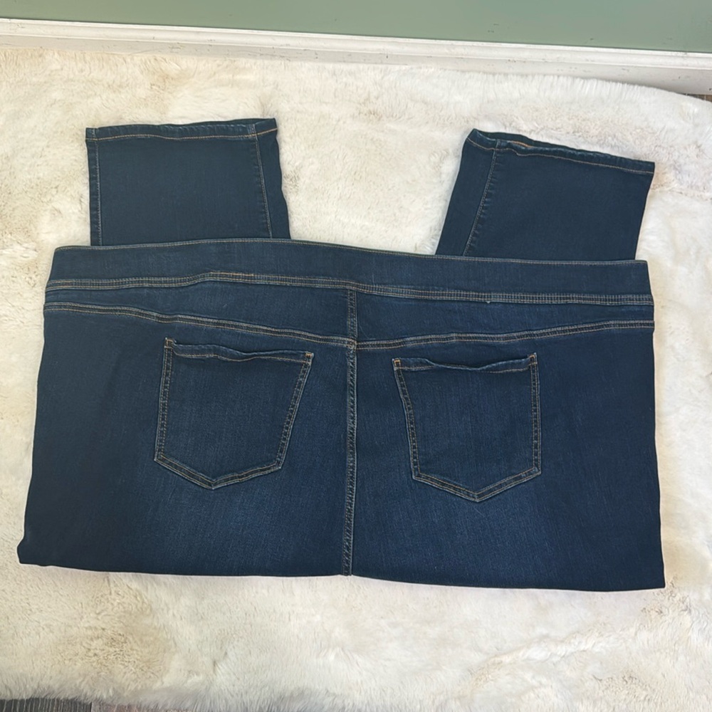 Torrid crop jeans, size 6